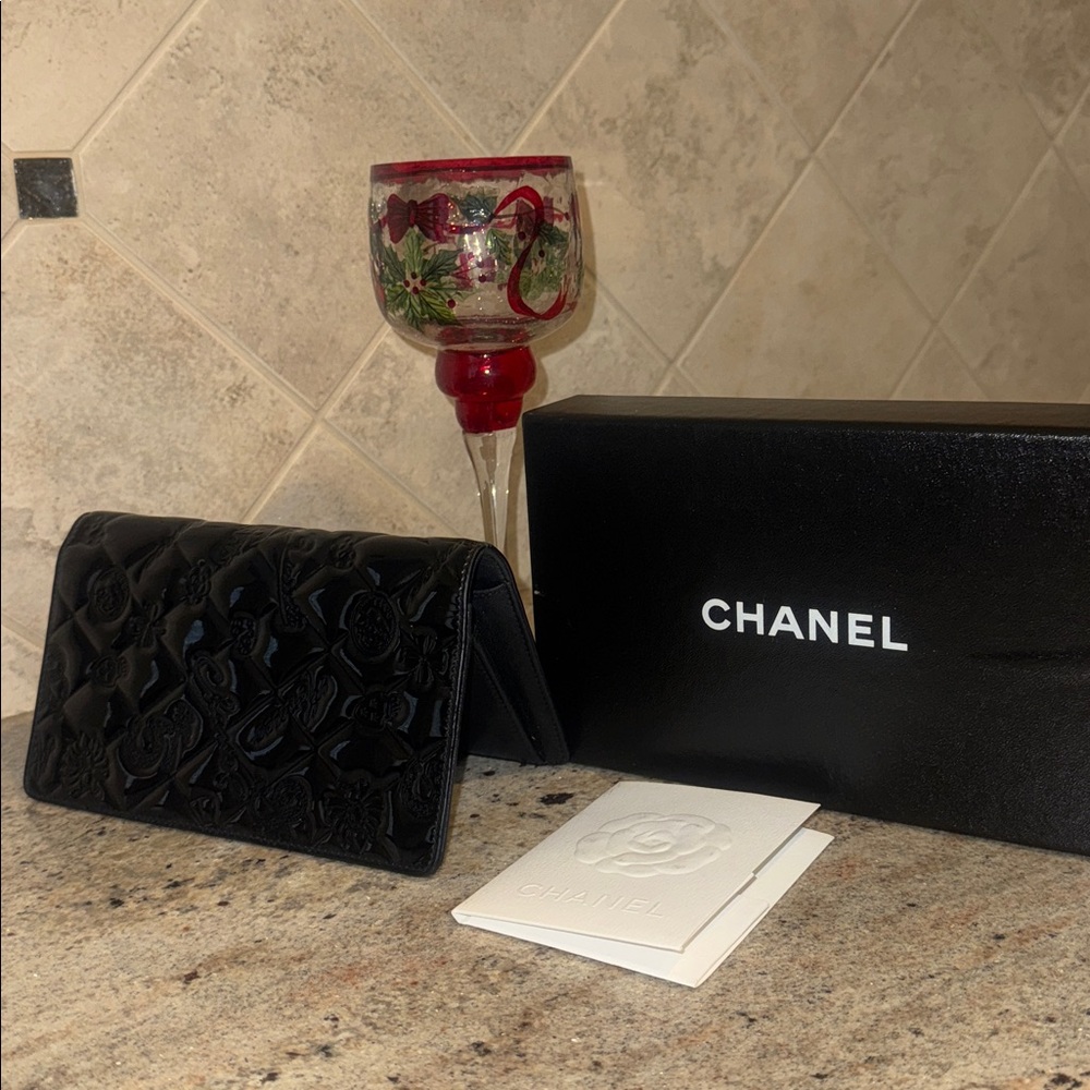 Chanel Monaco Black Patent Leather Wallet - Picture 2 of 16